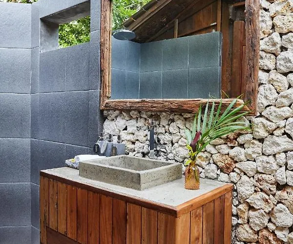 Kayu Mama And 4* Uluwatu (Bali)