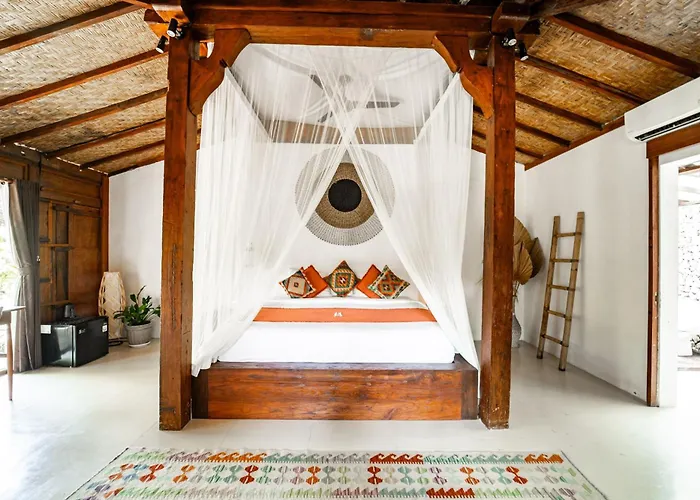 Kayu Mama And 4* Uluwatu (Bali)